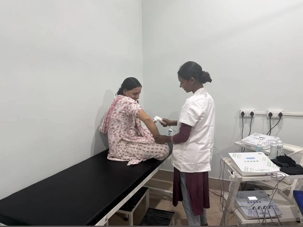 Physiotherapy treatment at the clinic